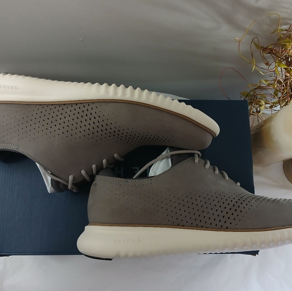 Cole Haan Men\'s Gray Oxford Shoes New In Box Size 10.5M Nubuck Leather Comfort